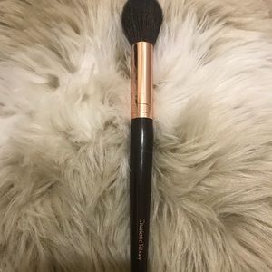 Charlotte Tilbury powder and sculpt brush